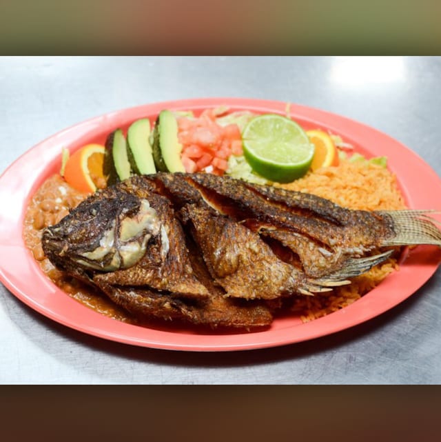 Mojarra (Whole Fried Tilapia).